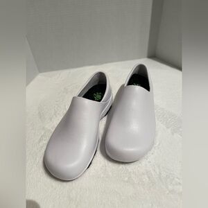 DAWGS Women’s Working Dawg Tracker Pro Clogs White Size 9 Slip Resistant Nurse